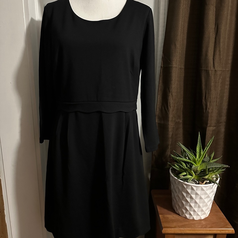 Tahari long sleeves pullover black dress‎ size14 New with Tags.